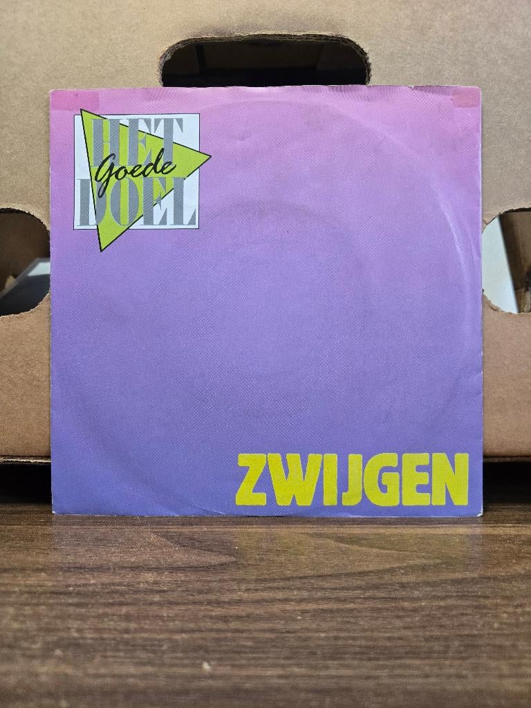 Het goede doel - Zwijgen, Cd's en Dvd's, Vinyl Singles, 7 inch, Ophalen of Verzenden, Zo goed als nieuw, Fotohoes