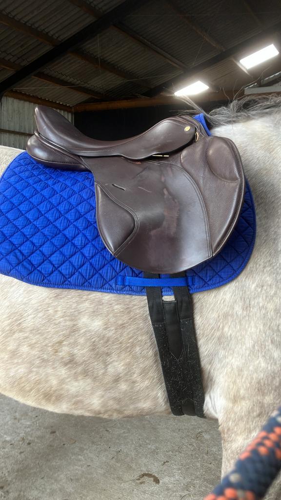 Springzadel Horze Botar 17,5 inch, Dieren en Toebehoren, Ophalen of Verzenden, Gebruikt, Springen