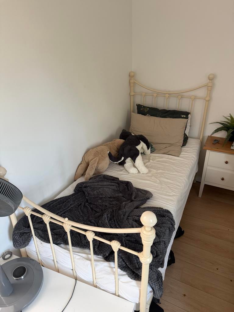 Kinderbedden met metalen frame, Kinderen en Baby's, Kinderkamer | Bedden, Ophalen, Gebruikt, 70 tot 85 cm, Lattenbodem