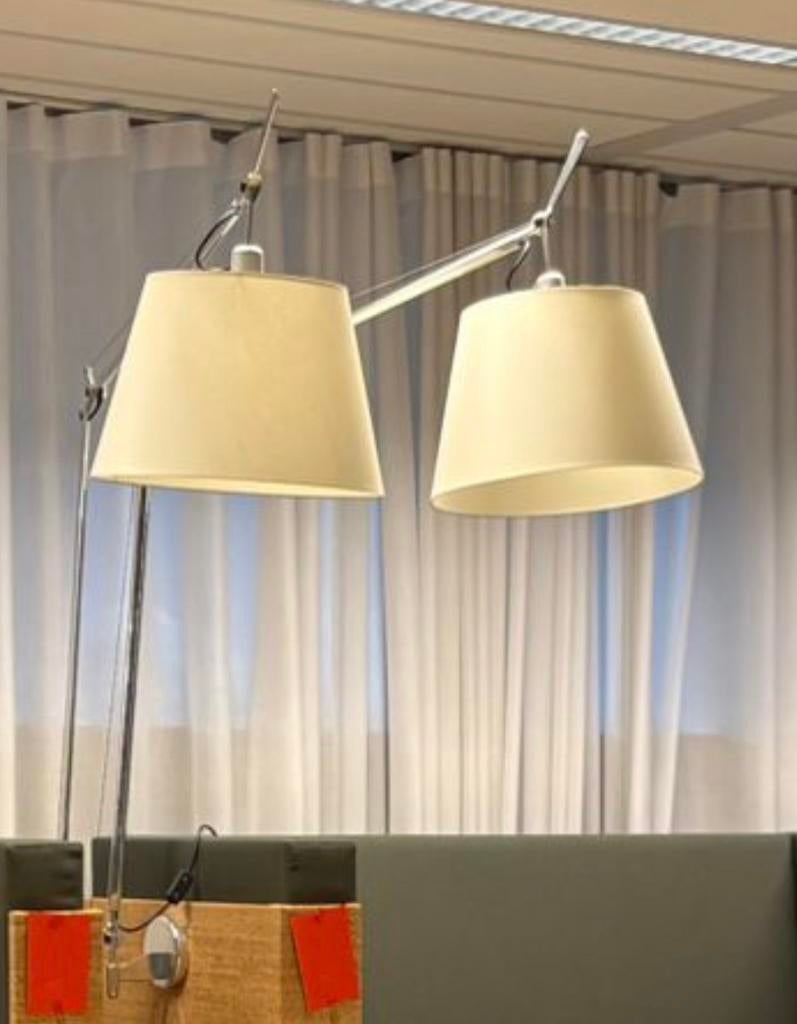 2 Artemide Tolomeo hang/wandlampen, chroom, met crème kappen, Huis en Inrichting, Ophalen, Gebruikt