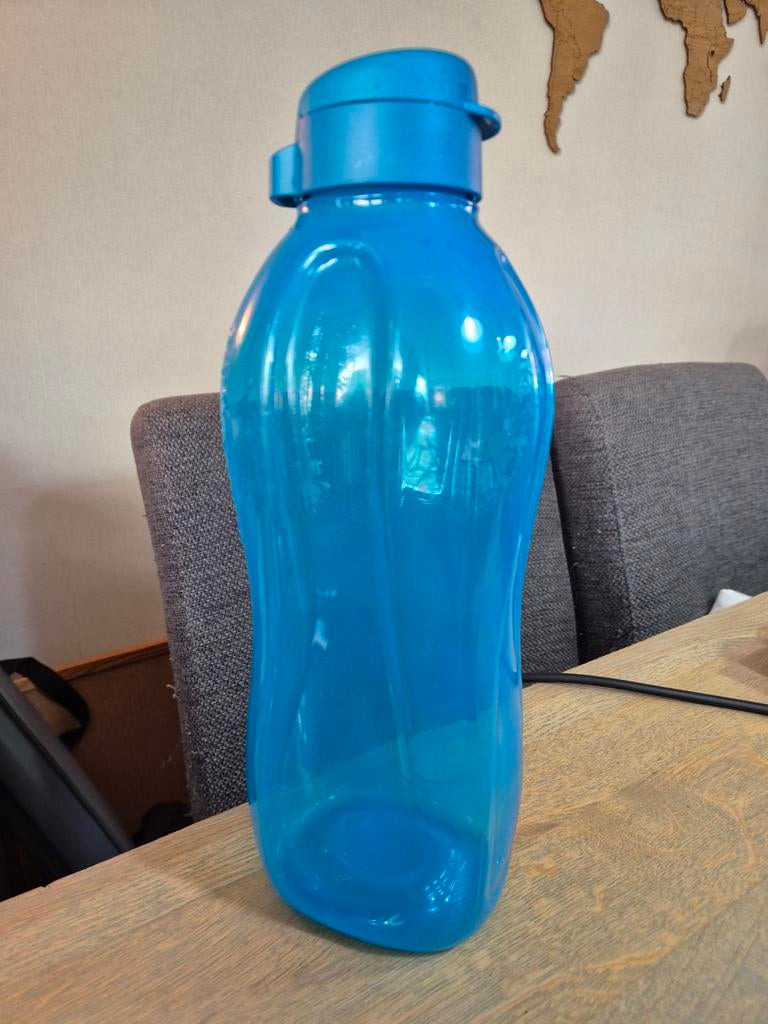 Tupperware ecofles 2 liter. Blauw. Zgan., Huis en Inrichting, Keuken | Tupperware, Ophalen of Verzenden, Zo goed als nieuw, Blauw