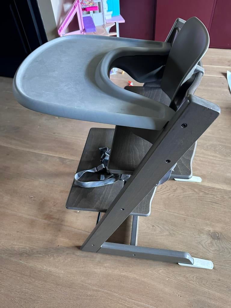 Tripp Trapp stoel met kinderzitje en tafelblad, Kinderen en Baby's, Kinderstoelen, Ophalen, Gebruikt, Meegroeistoel, Afneembaar eetblad