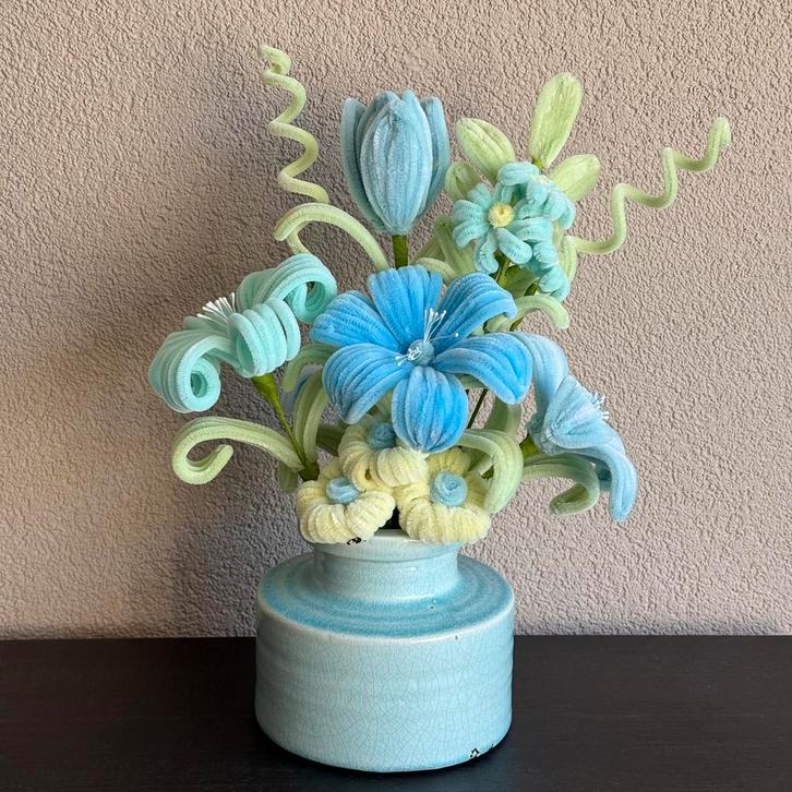 Uniek handgemaakt paasboeket van chenilledraad., Huis en Inrichting, Woonaccessoires | Kunstplanten en Kunstbloemen, Nieuw, Binnen