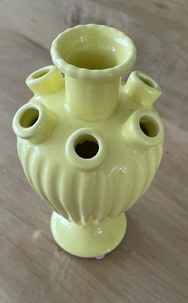 Tulpenvaasje, Geel, Aardewerk of Porselein, Ophalen of Verzenden, Zo goed als nieuw