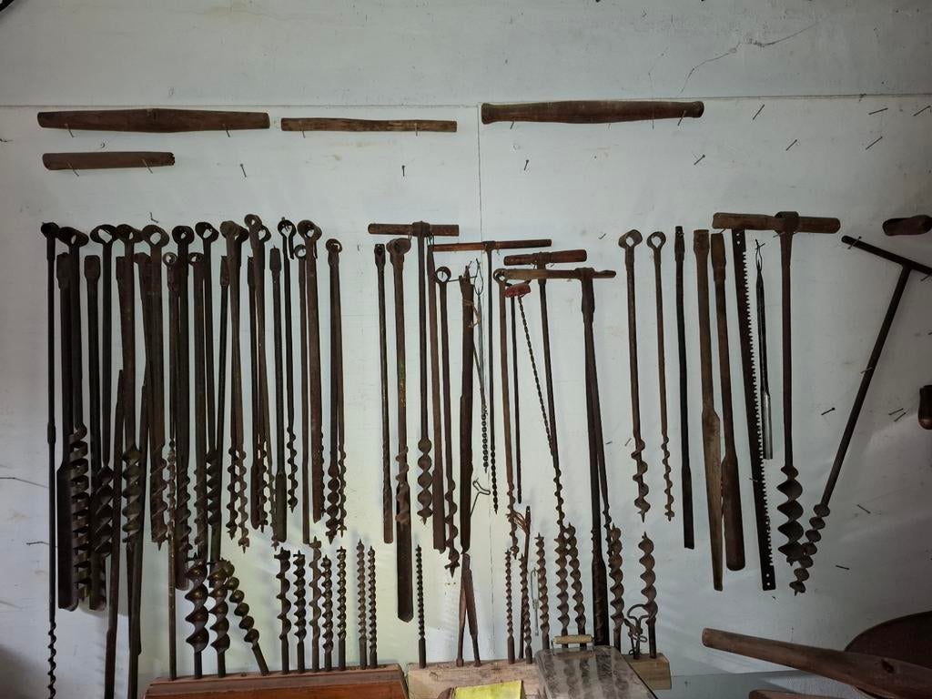 Collectie avegaren en klompenmakers gereedschap, Ophalen