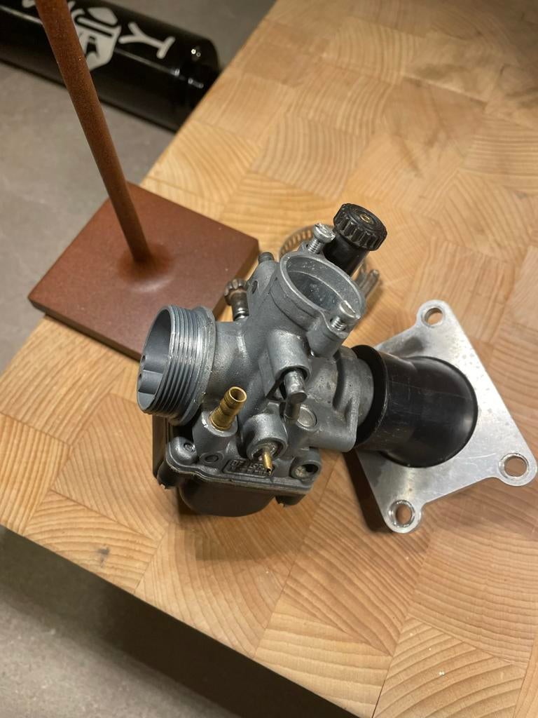 Dellorto 21mm PHBG Carburateur met Spruitstuk, Ophalen of Verzenden, Zo goed als nieuw, Carburateur