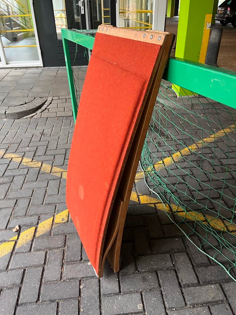 Springplank voor turnen of gymnastiek, Ophalen, Gebruikt, Materiaal