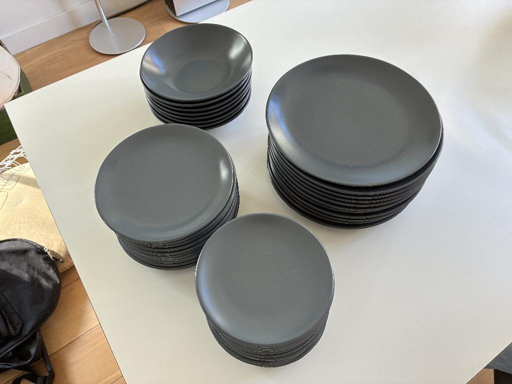 Hema borden grijs 4 soorten, Ophalen, Zo goed als nieuw, Bord(en), Overige stijlen