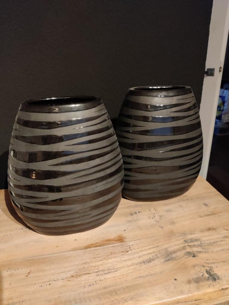 Twee zwarte Todo Mundo vazen, Ophalen, Gebruikt, Zwart, Aardewerk of Porselein