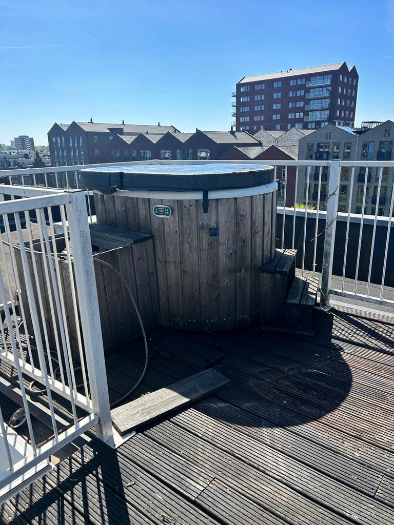 Hottub Welvaere FREE (ARRANGE OWN PICK UP WITH CRANE TRUCK), Ophalen, Gebruikt, Filter, Vast