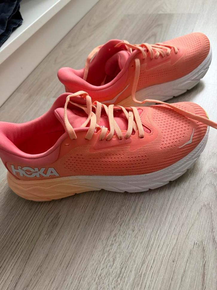 Hoka hardloopschoenen dames Arahi 7 - Maat 39 1/3, Sport en Fitness, Loopsport en Atletiek, Zo goed als nieuw, Hardloopschoenen