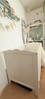 IKEA Babybedje en commode - HENSVIK, Ophalen of Verzenden, Zo goed als nieuw, Jongetje of Meisje