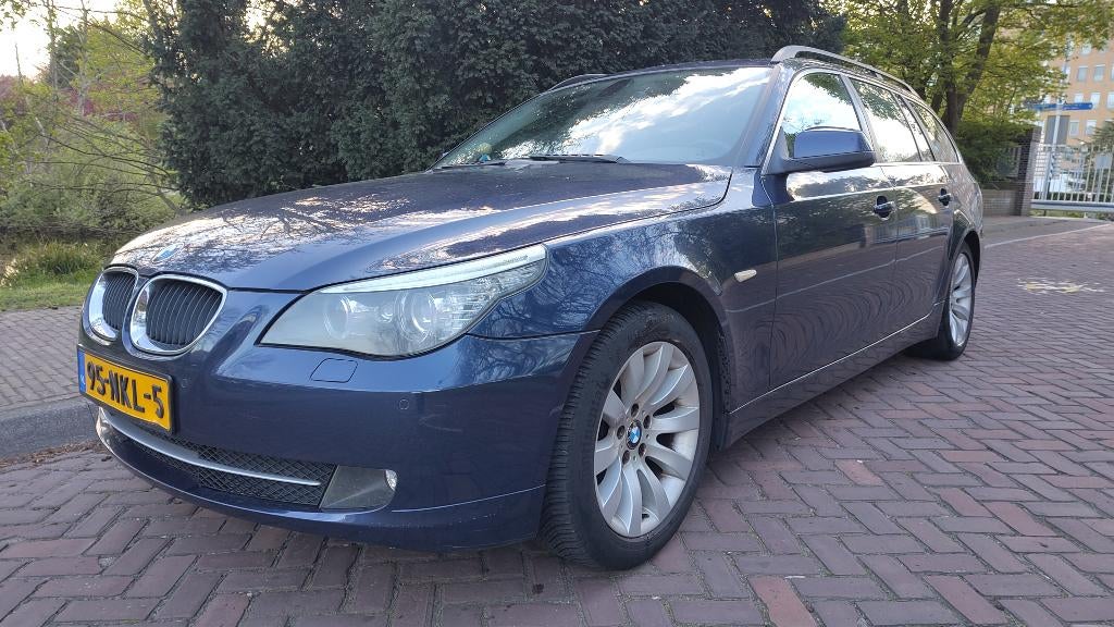 BMW 5-Serie 2.0 528I Touring AUT 2010 Blauw, Auto's, BMW, Zwart, 4 cilinders, Blauw, Stationwagon
