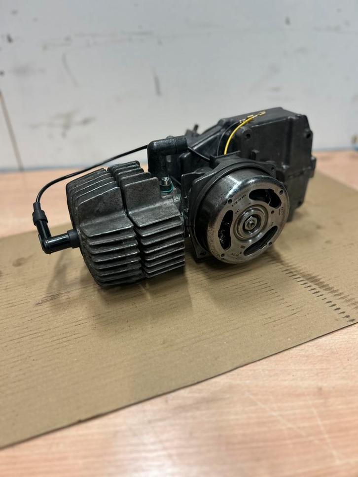 Gereviseerd puch e50 4 gelagerd blok, Fietsen en Brommers, Brommeronderdelen | Puch, Zo goed als nieuw, Blok, Ophalen