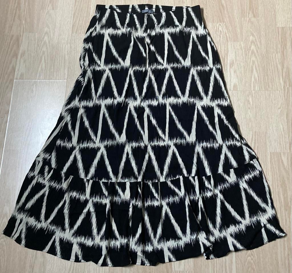 Geisha rok zwart ecru 42 XL zgan, Kleding | Dames, Rokken, Zwart, Maat 42/44 (L), Ophalen of Verzenden, Zo goed als nieuw