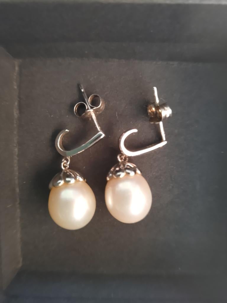 Zilveren oorbellen met parel., Wit, Ophalen of Verzenden, Zo goed als nieuw, Knopjes of Stekers