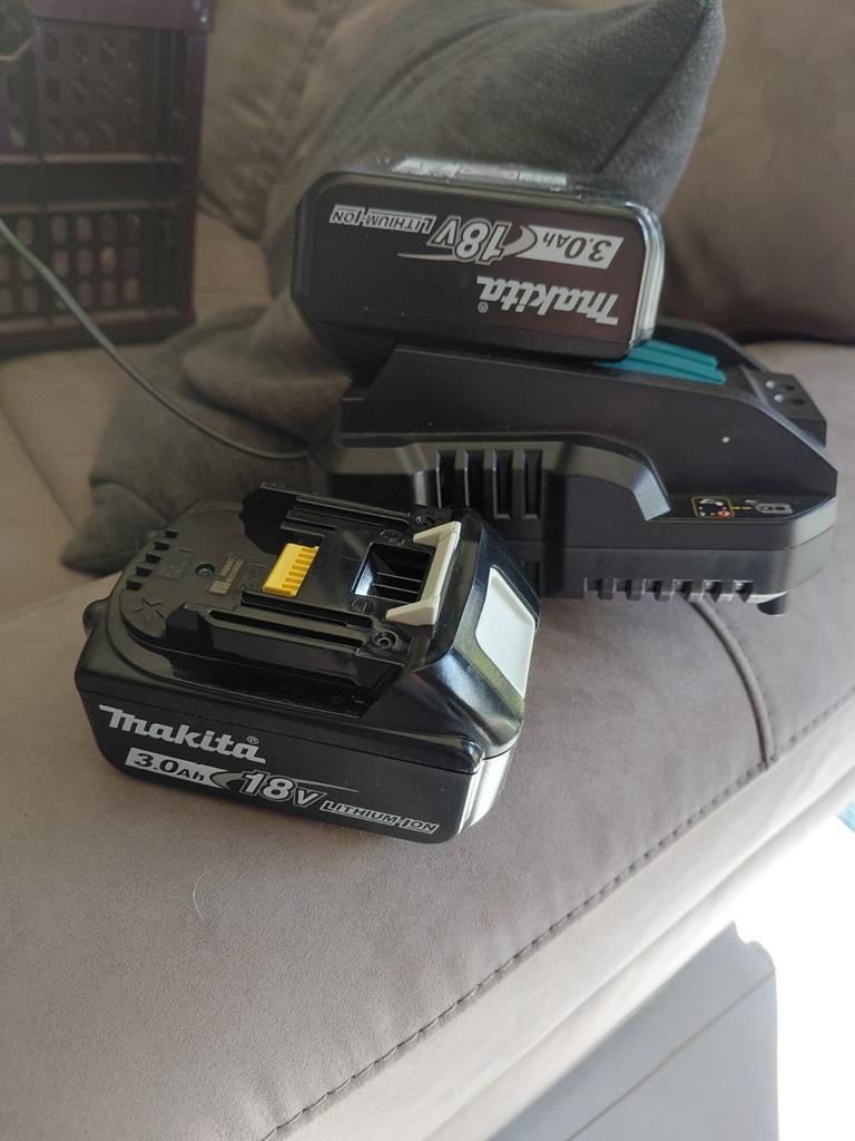 Makita 18V 3.0Ah Li-ion Accu's met Oplader, Ophalen of Verzenden, Gebruikt, Overige typen