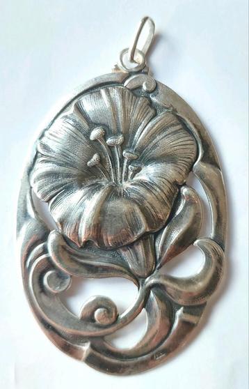Zilveren Art Nouveau Jugendstil bloem hanger A Landmeter  beschikbaar voor biedingen
