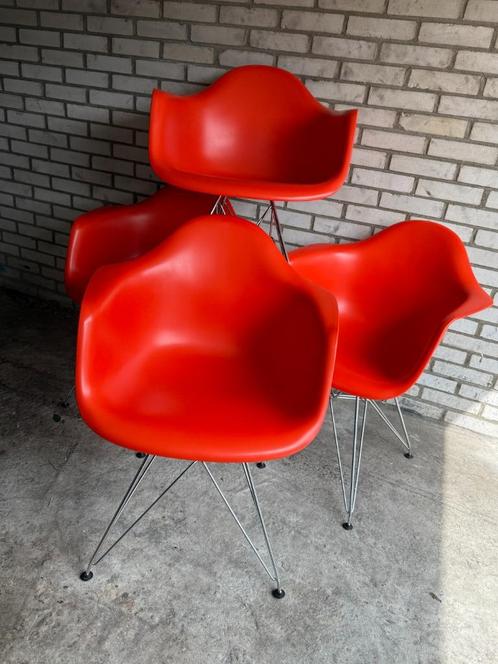 4x Vitra Eames DAR stoelen – Rood – Goede staat, Huis en Inrichting, Stoelen, Gebruikt, Vier, Kunststof, Metaal, Rood, Ophalen