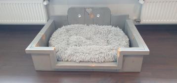 Hondenmand beschikbaar voor biedingen