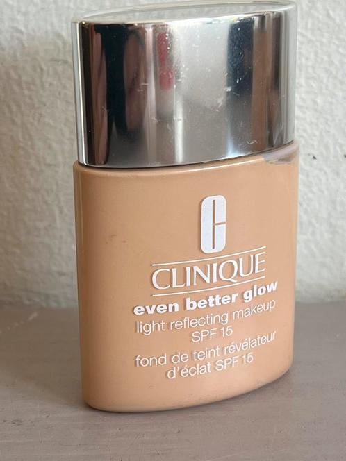 Clinique Even Better Glow SPF15 Makeup Foundation  WN04 bone, Sieraden, Tassen en Uiterlijk, Uiterlijk | Cosmetica en Make-up