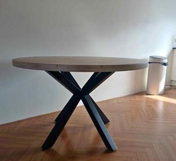 Ronde eettafel diameter 120x76 hoog . beschikbaar voor biedingen