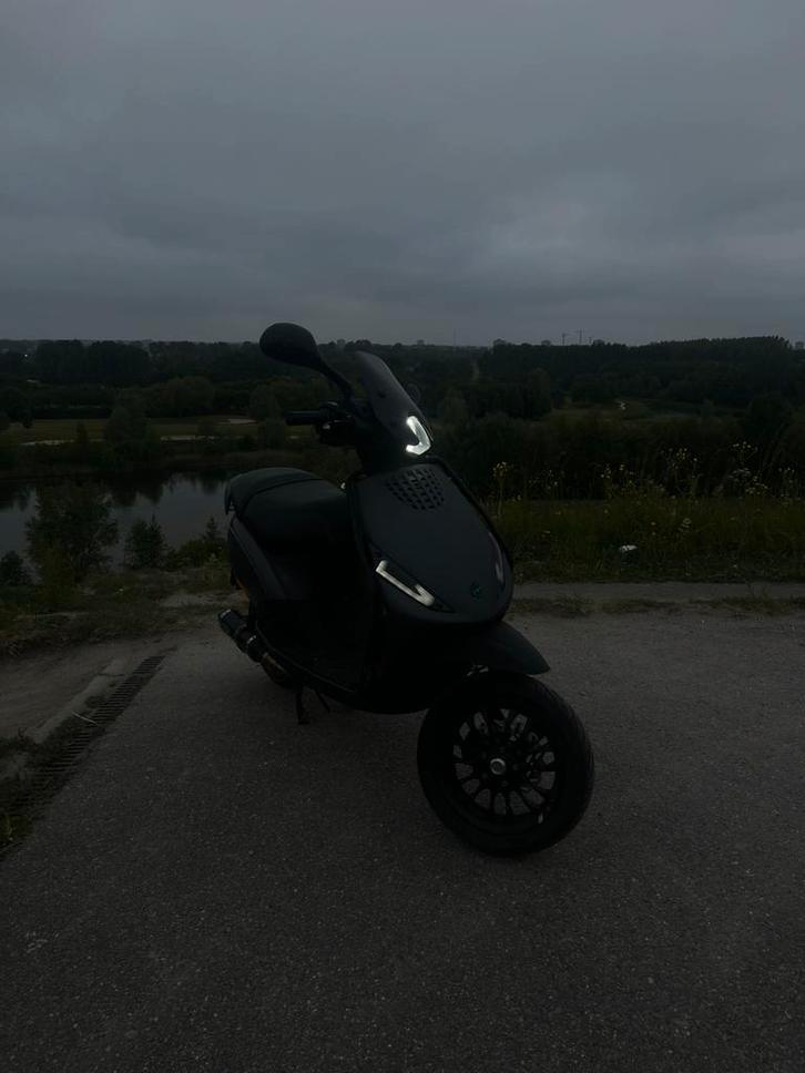 Mooie custom zip 50cc 4t 2v, Fietsen en Brommers, Scooters | Piaggio, Zo goed als nieuw, Zip, Maximaal 45 km/u, Benzine, Ophalen