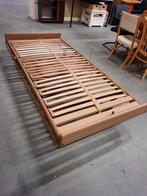Eenpersoonsbed 90x200 cm. Stalen frame op 4 ronde poten., Ophalen, 90 cm, Eenpersoons, Bruin