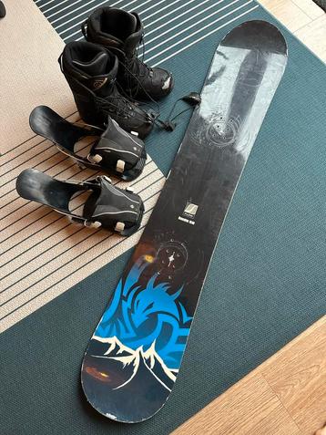 Flow Snowboard, bindingen en schoenen beschikbaar voor biedingen