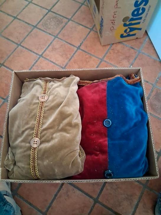 2x grote maten complete pietenpakken, Diversen, Sinterklaas, Zo goed als nieuw, Ophalen of Verzenden