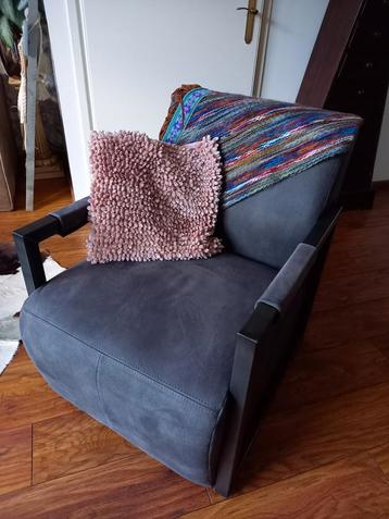 Mooie grijze stoel / fauteuil  beschikbaar voor biedingen