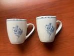 2 AH mokjes ( senseomaat) blauw bloemetje gouden randje, Gebruikt, Ophalen of Verzenden, Overige stijlen, Kop(pen) en/of Schotel(s)
