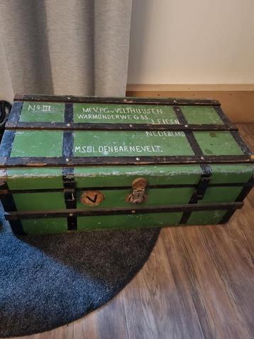 Vintage hutkoffer beschikbaar voor biedingen