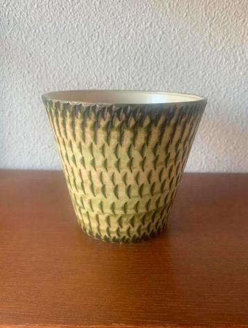 Vintage berkenbast chamotte pot beschikbaar voor biedingen