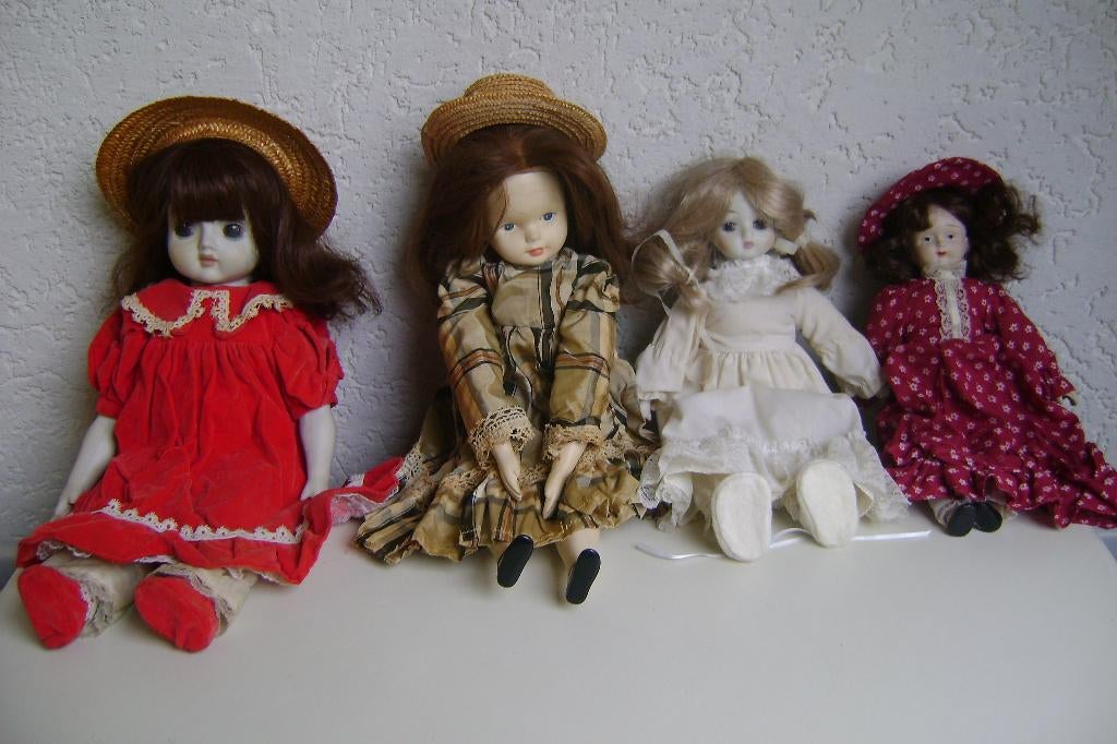 4poppen 3met hoed van 30t/m 38cmporseleinen gezicht enhanden, Verzamelen, Poppen, Ophalen of Verzenden, Zo goed als nieuw, Pop