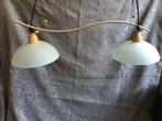 Hanglamp met  melkglazen kappen en hout en metaal, Ophalen