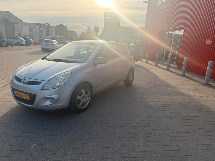 Hyundai i20 1.2 5-DRS 2009 Grijs, Auto's, Hyundai, Bedrijf, i20, Benzine, A, Hatchback, Handgeschakeld, Geïmporteerd, Zilver of Grijs