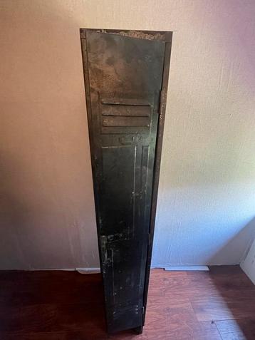 Vintage Metalen Lockerkast beschikbaar voor biedingen