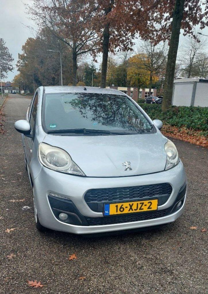 Peugeot 107 1.0 12V 5DR 2-TRONIC 2012 Grijs, Auto's, Peugeot, Particulier, Airbags, Elektrische ramen, Radio, Benzine, B, Hatchback