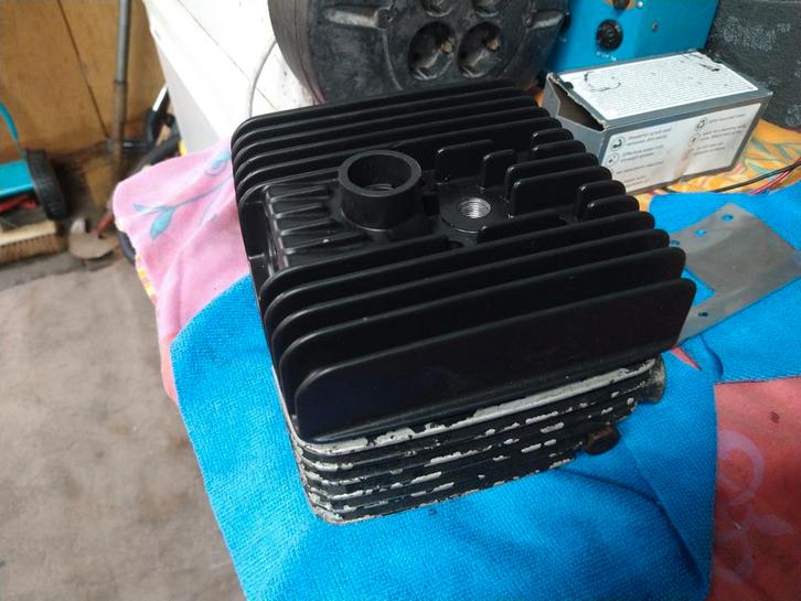 Zündapp breede waterkoeling  lezen, Fietsen en Brommers, Brommeronderdelen | Zundapp, Cilinder, Ophalen of Verzenden