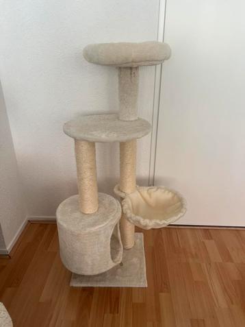 krabpaal/klimtoren voor katten beschikbaar voor biedingen