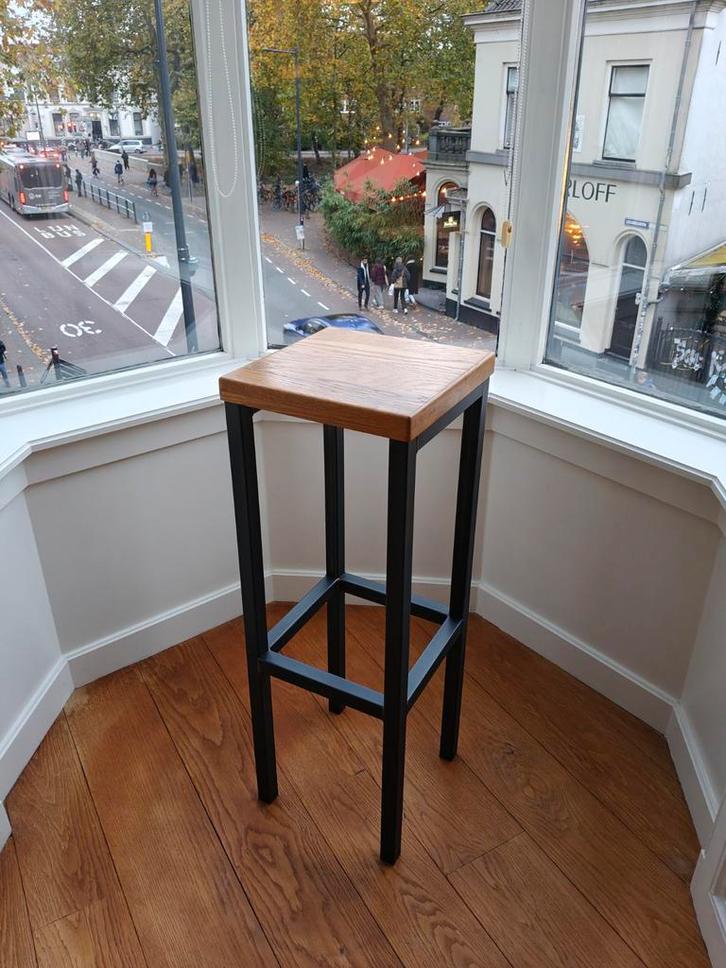 Houten Kruk met Metalen Onderstel, Huis en Inrichting, Barkrukken, Gebruikt, 60 tot 90 cm, Hout, Metaal, 1 kruk, Ophalen