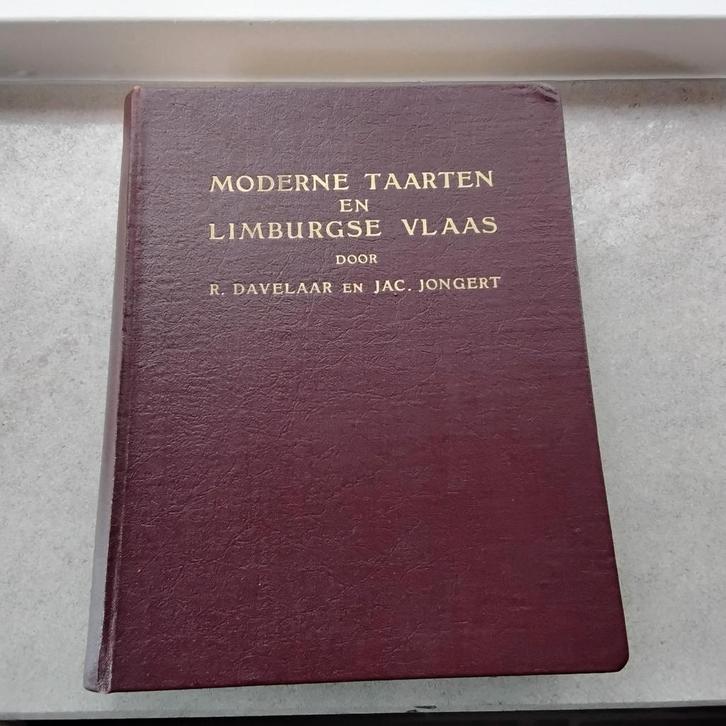 Moderne taarten en limburgse vlaas door R. Davelaar, Boeken, Kookboeken, Zo goed als nieuw, Ophalen of Verzenden