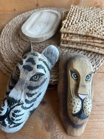 2 mooie dieren hout snijwerken Tijger en Leeuw beschikbaar voor biedingen