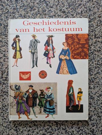 Geschiedenis van het kostuum - S.C. Ferreri beschikbaar voor biedingen