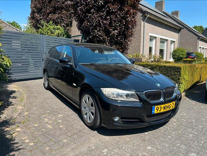 BMW 3-Serie 2.0 318 I 2010 | nieuwe apk + winterbanden, Auto's, BMW, Particulier, 3-Serie, Benzine, B, Stationwagon, Handgeschakeld