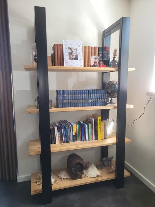 Industriële kast zwart., Huis en Inrichting, Kasten | Boekenkasten, Zo goed als nieuw, 150 tot 200 cm, 25 tot 50 cm, Ophalen