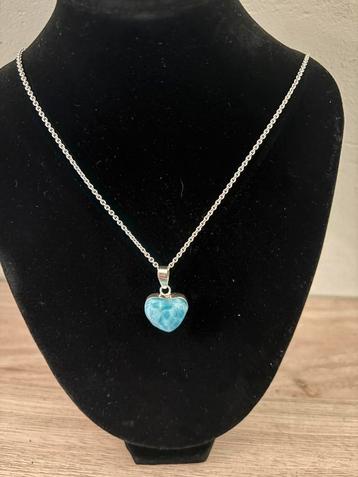 925 zilveren ketting met larimar hanger in hartjes vorm beschikbaar voor biedingen