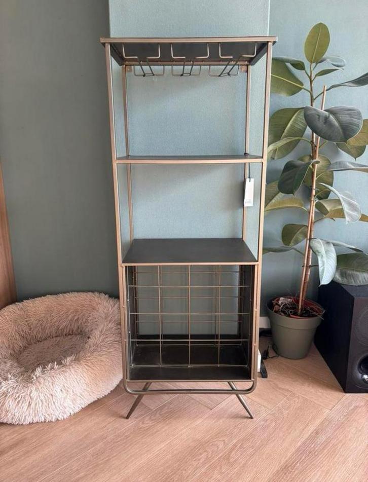 Prachtige drankkast van WOOOD, Huis en Inrichting, Woonaccessoires | Wijnrekken, Zo goed als nieuw, 75 cm of meer, Metaal, 15 tot 25 flessen