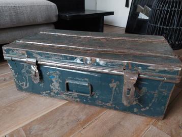 Grote groene industriële metalen leger kist vintage beschikbaar voor biedingen